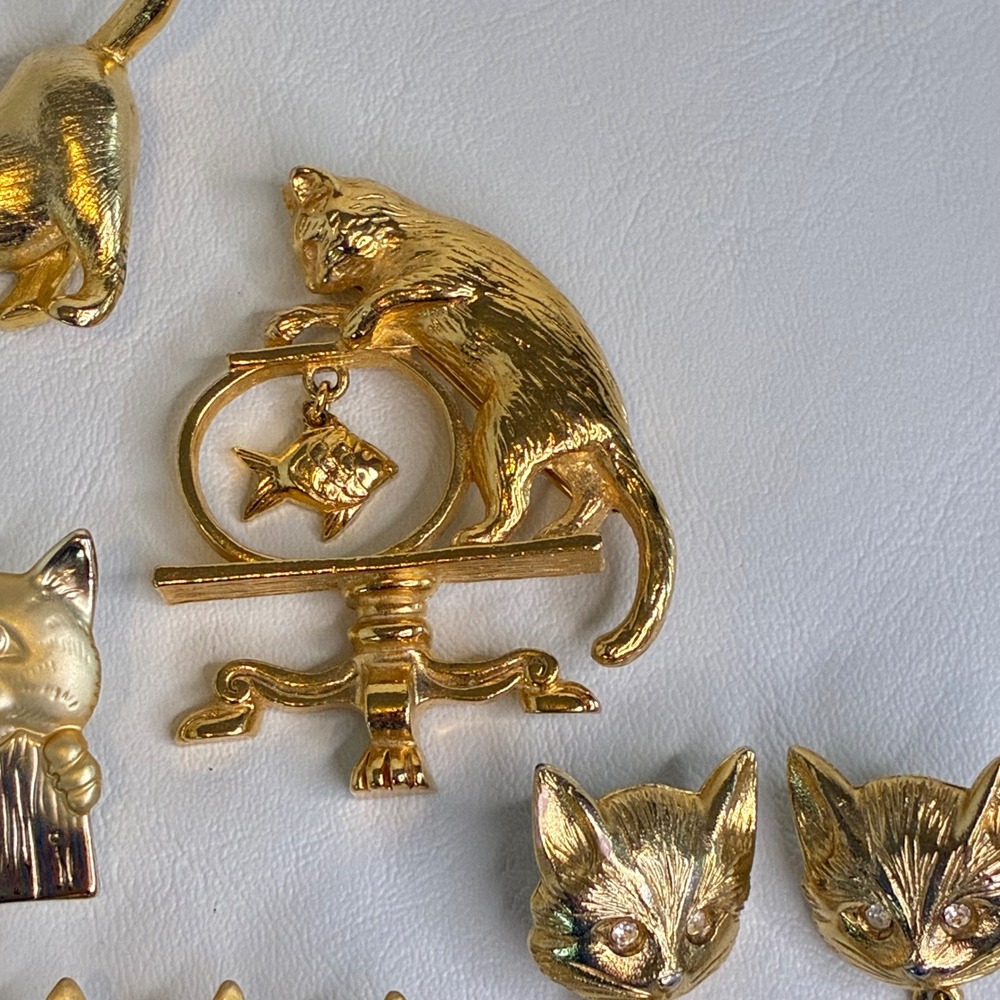 Vintage Cat Brooch Earring Lot Gold Tone Avon RAZZA AJC Feline Jewelry Whimsical - Picture 9 of 15